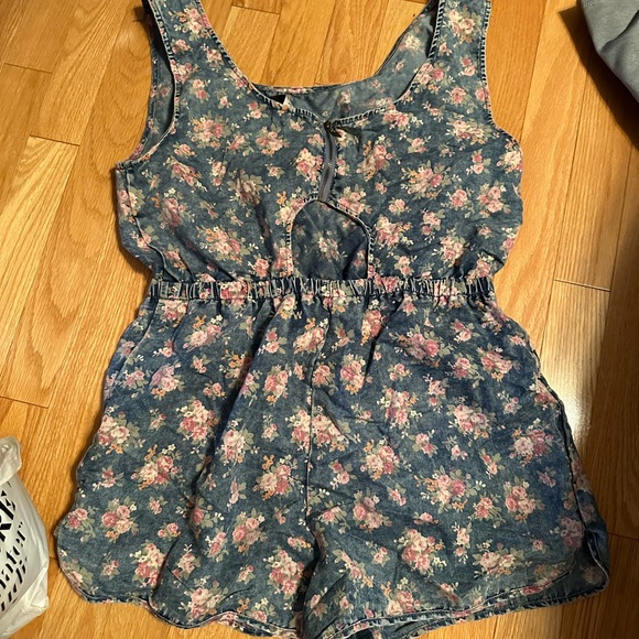 Romper! - Picture 3 of 3